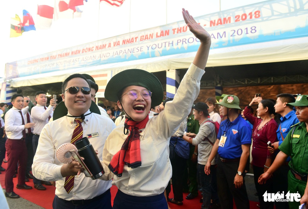 Đại biểu tàu thanh niên Đông Nam Á - Nhật Bản lưu luyến chia tay TP.HCM - Ảnh 10. Đại biểu tàu thanh niên Đông Nam Á - Nhật Bản lưu luyến chia tay TP.HCM - Ảnh 10.