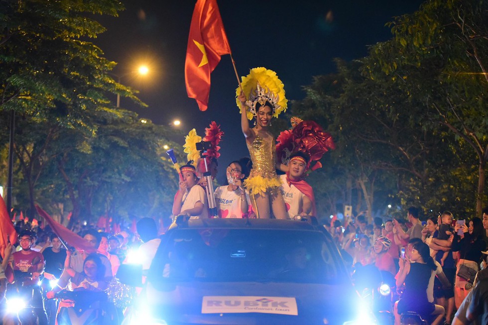Con thổi kèn ở Sài Gòn, mấy chú ở Mỹ Đình nghe được không? - Ảnh 2. Con thổi kèn ở Sài Gòn, mấy chú ở Mỹ Đình nghe được không? - Ảnh 2.