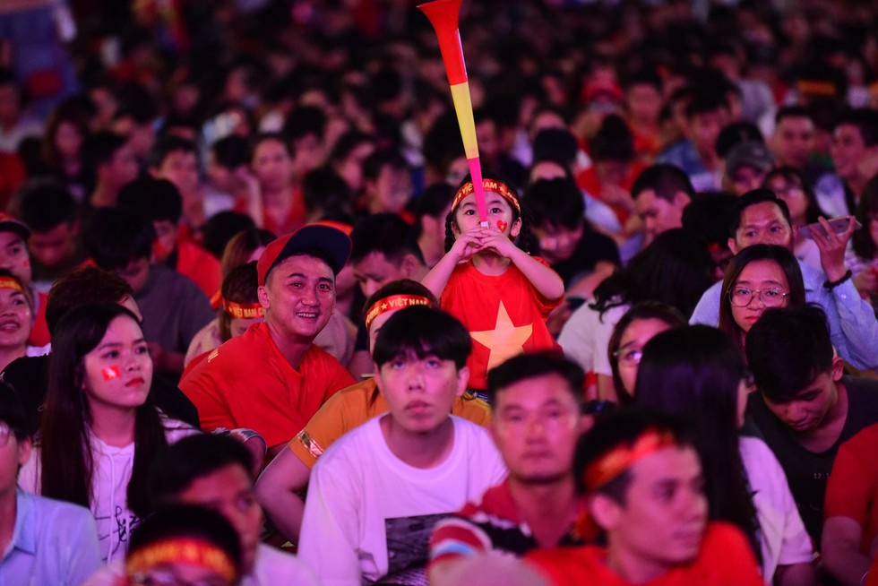 Con thổi kèn ở Sài Gòn, mấy chú ở Mỹ Đình nghe được không? - Ảnh 19. Con thổi kèn ở Sài Gòn, mấy chú ở Mỹ Đình nghe được không? - Ảnh 19.