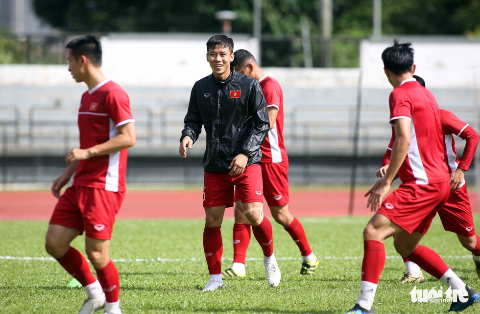 Tuyển Việt Nam tập buổi đầu tiên dưới nắng gắt tại Malaysia - Ảnh 9. Tuyển Việt Nam tập buổi đầu tiên dưới nắng gắt tại Malaysia - Ảnh 9.