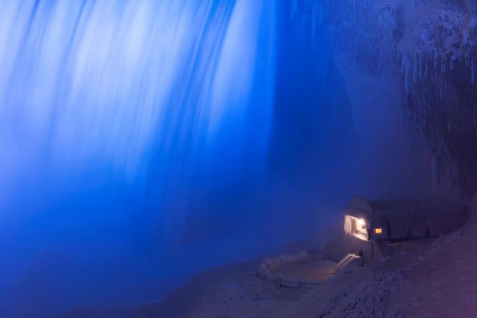 Du khách ngắm thác Niagara trong băng giá - Ảnh 3. Du khách ngắm thác Niagara trong băng giá - Ảnh 3.
