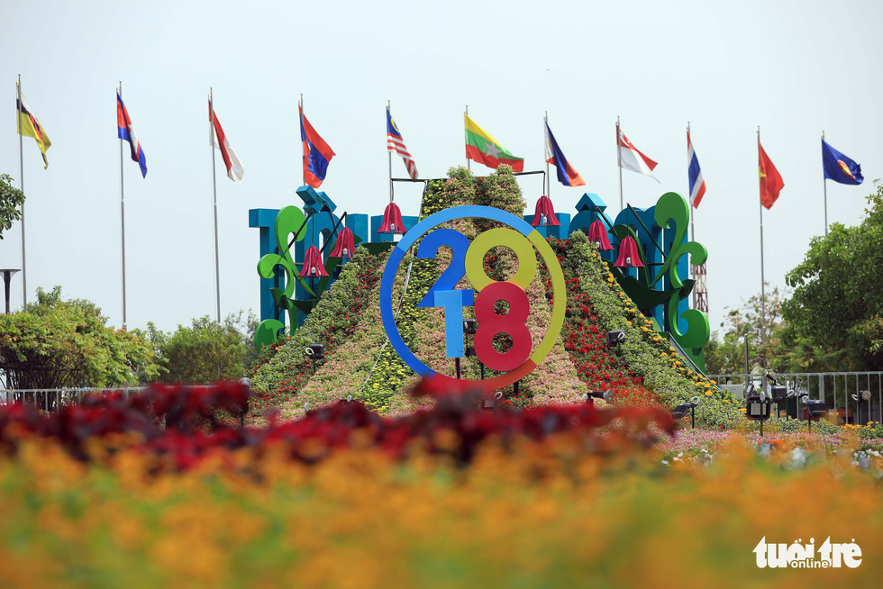 Chó Phú Quốc nổi bật ở đường hoa Nguyễn Huệ - Ảnh 7. Chó Phú Quốc nổi bật ở đường hoa Nguyễn Huệ - Ảnh 7.