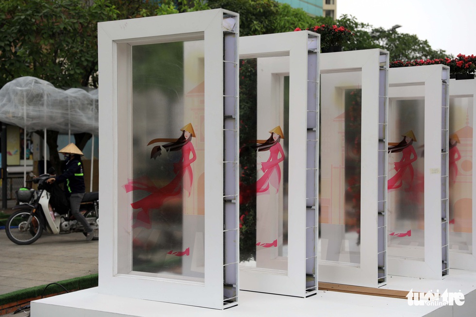 Chó Phú Quốc nổi bật ở đường hoa Nguyễn Huệ - Ảnh 9. Chó Phú Quốc nổi bật ở đường hoa Nguyễn Huệ - Ảnh 9.