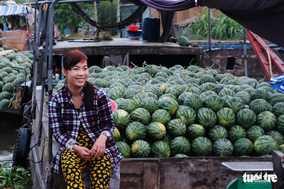 Miền Tây ngày giáp tết: gốc mai, bông thọ và... Đắp mộ cuộc tình - Ảnh 17.