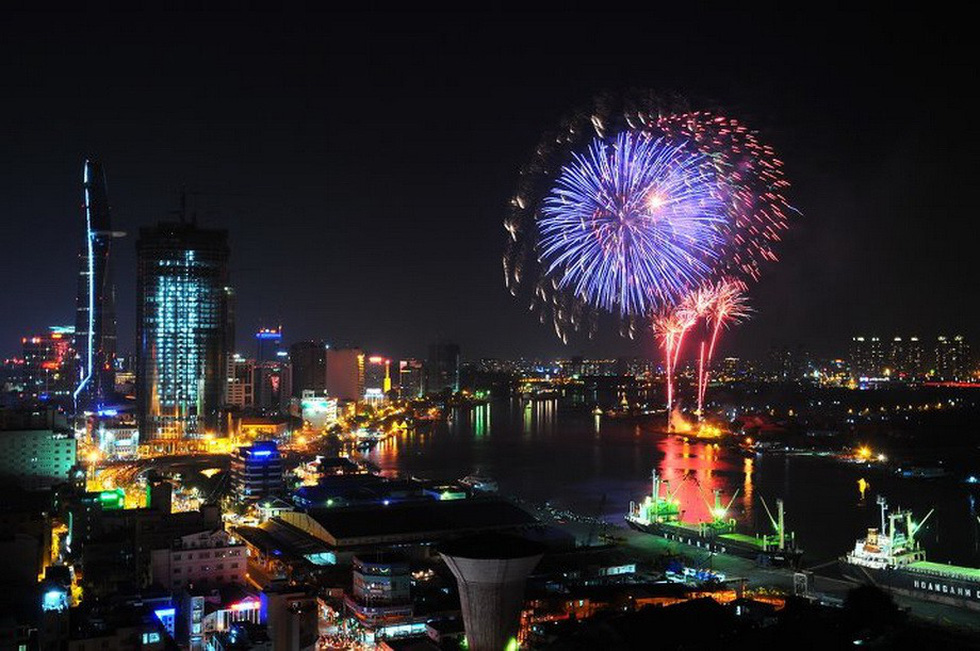 Bạn còn nhớ về pháo hoa ở Sài Gòn 20 năm qua? - Ảnh 16. Bạn còn nhớ về pháo hoa ở Sài Gòn 20 năm qua? - Ảnh 16.
