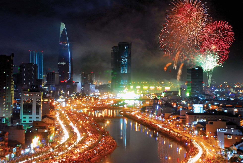 Bạn còn nhớ về pháo hoa ở Sài Gòn 20 năm qua? - Ảnh 17. Bạn còn nhớ về pháo hoa ở Sài Gòn 20 năm qua? - Ảnh 17.