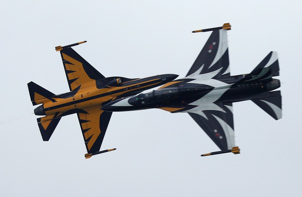 Đã mắt với màn máy bay nhào lộn ở Singapore Airshow 2018 - Ảnh 7. Đã mắt với màn máy bay nhào lộn ở Singapore Airshow 2018 - Ảnh 7.