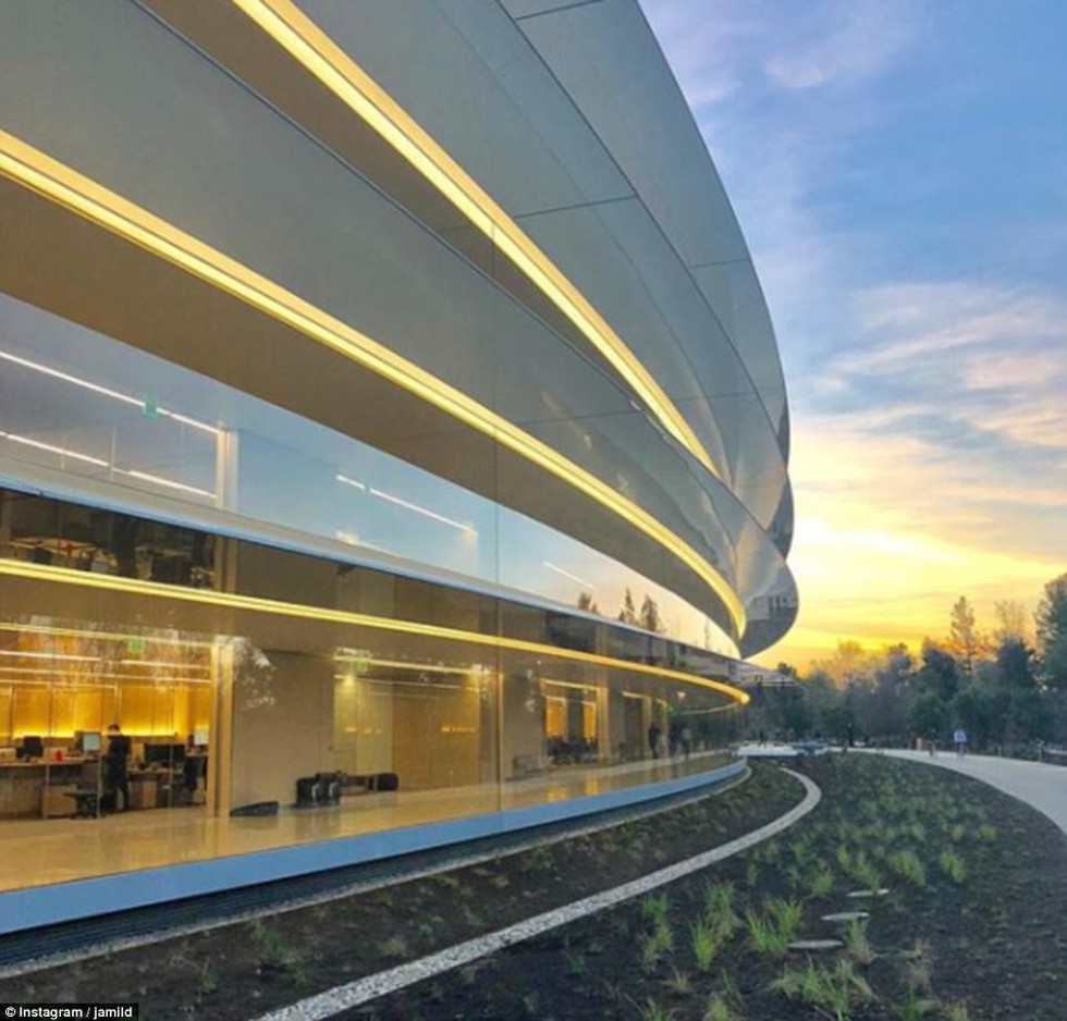 Chùm ảnh ‘lung linh’ về trụ sở mới 5 tỉ USD của Apple - Ảnh 2. Chùm ảnh ‘lung linh’ về trụ sở mới 5 tỉ USD của Apple - Ảnh 2.