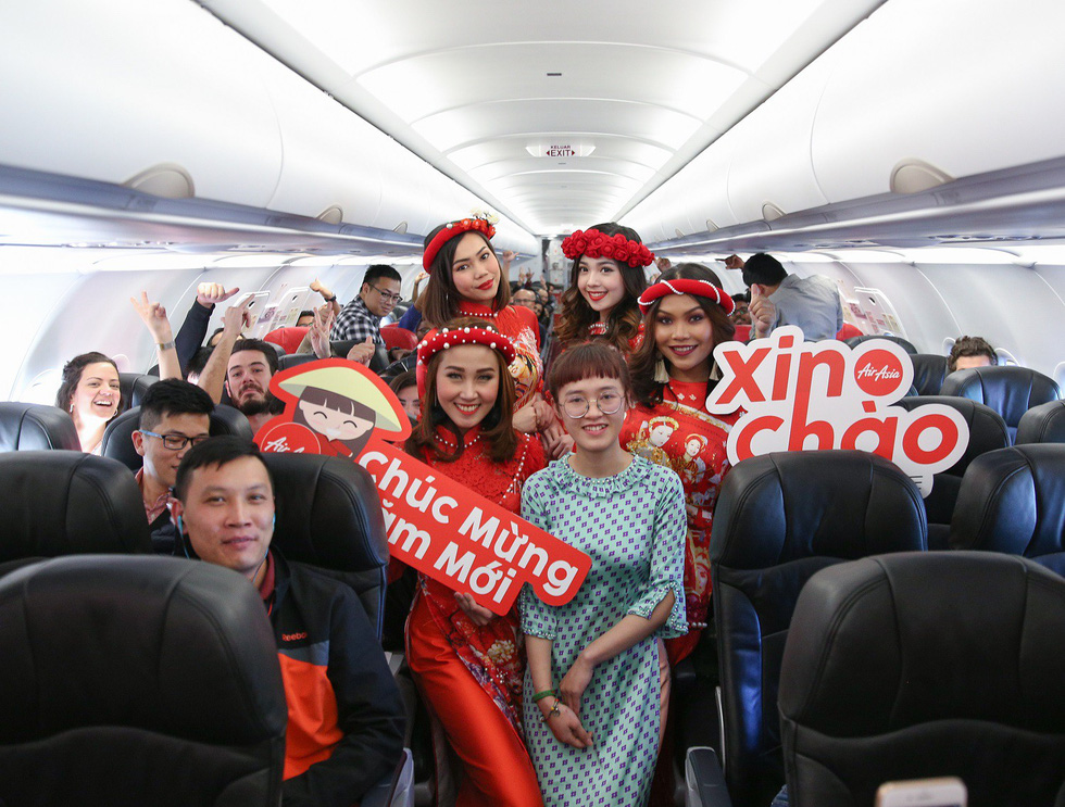 Đón Tết với màn nhảy sôi động trên chuyến bay AirAsia đến Kuala Lumpur - Ảnh 1.