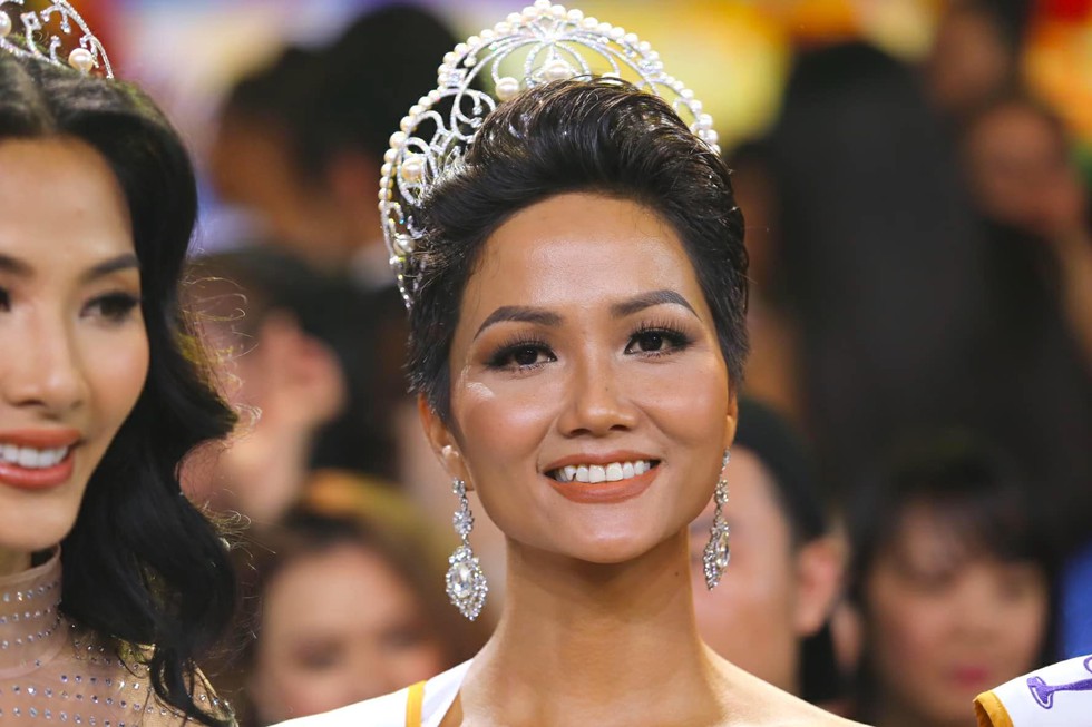 Ngắm nhan sắc tân hoa hậu HHen Niê qua các vòng thi - Ảnh 3. Ngắm nhan sắc tân hoa hậu HHen Niê qua các vòng thi - Ảnh 3.