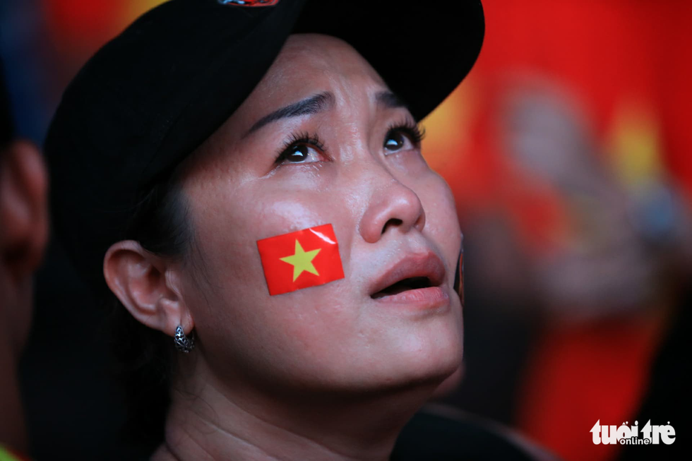 Giọt nước mắt tiếc nuối cho các chiến binh U23 Việt Nam - Ảnh 7.