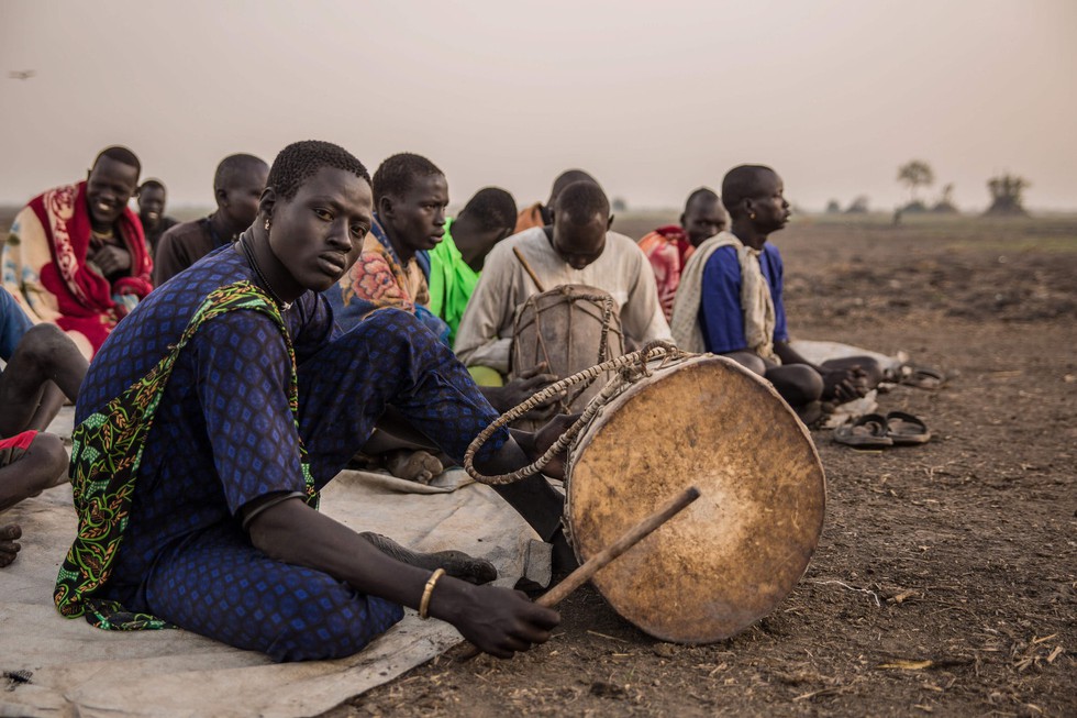 Trải nghiệm cuộc sống chăn bò của người Dinka ở Nam Sudan - Ảnh 10. Trải nghiệm cuộc sống chăn bò của người Dinka ở Nam Sudan - Ảnh 10.