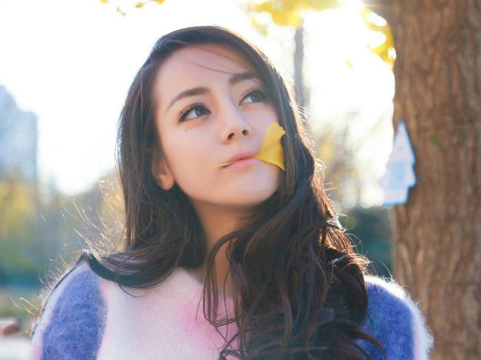 Địch Lê Nhiệt Ba được yêu đơn giản vì xinh đẹp và dễ thương - Ảnh 9. Địch Lê Nhiệt Ba được yêu đơn giản vì xinh đẹp và dễ thương - Ảnh 9.