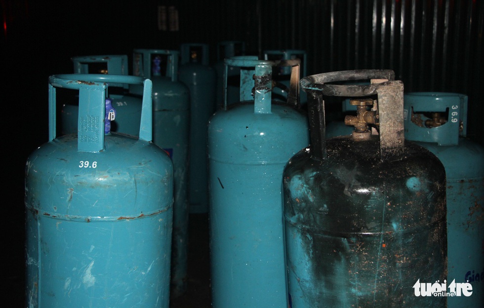Quán nướng tan hoang sau vụ nổ gas như bom trong đêm - Ảnh 6. Quán nướng tan hoang sau vụ nổ gas như bom trong đêm - Ảnh 6.