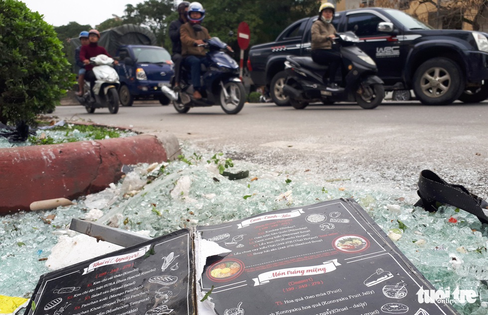 Quán nướng tan hoang sau vụ nổ gas như bom trong đêm - Ảnh 7. Quán nướng tan hoang sau vụ nổ gas như bom trong đêm - Ảnh 7.