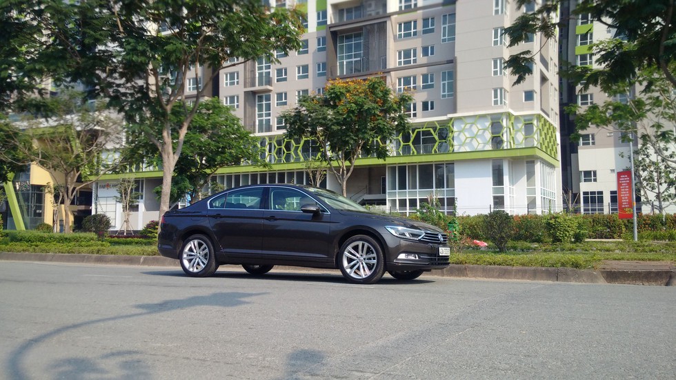 Đánh giá xe Passat Bluemotion: cho những quý ông ưa hành động - Ảnh 3. Đánh giá xe Passat Bluemotion: cho những quý ông ưa hành động - Ảnh 3.