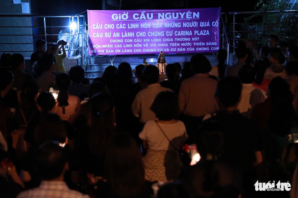 Cầu siêu cho các nạn nhân vụ cháy chung cư Carina - Ảnh 4. Cầu siêu cho các nạn nhân vụ cháy chung cư Carina - Ảnh 4.