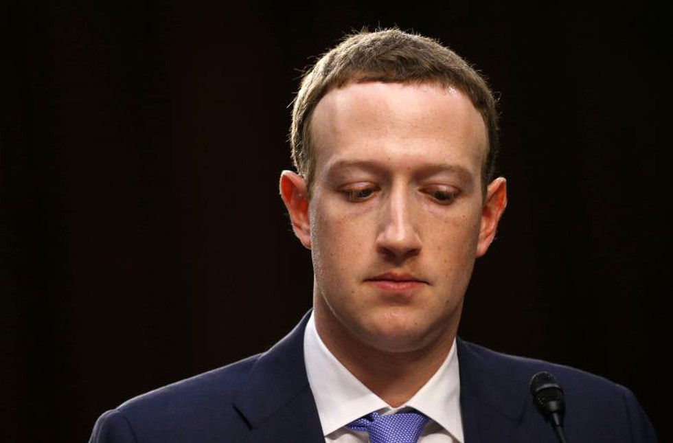 Hình ảnh biết nói trong phiên điều trần của ông chủ Facebook - Ảnh 1. Hình ảnh biết nói trong phiên điều trần của ông chủ Facebook - Ảnh 1.