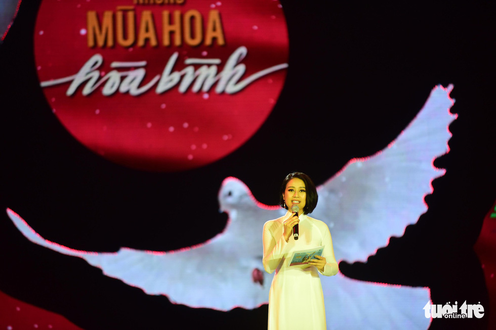 Đông Nhi, Hà Anh Tuấn, Vũ Cát Tường bùng nổ phố đi bộ đêm hòa bình - Ảnh 29. Đông Nhi, Hà Anh Tuấn, Vũ Cát Tường bùng nổ phố đi bộ đêm hòa bình - Ảnh 29.