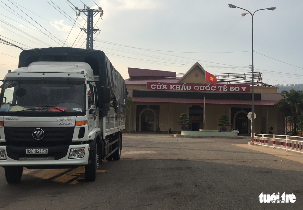 Đường đẹp nhất Tây Nguyên thành... sân phơi nông sản - Ảnh 8. Đường đẹp nhất Tây Nguyên thành... sân phơi nông sản - Ảnh 8.