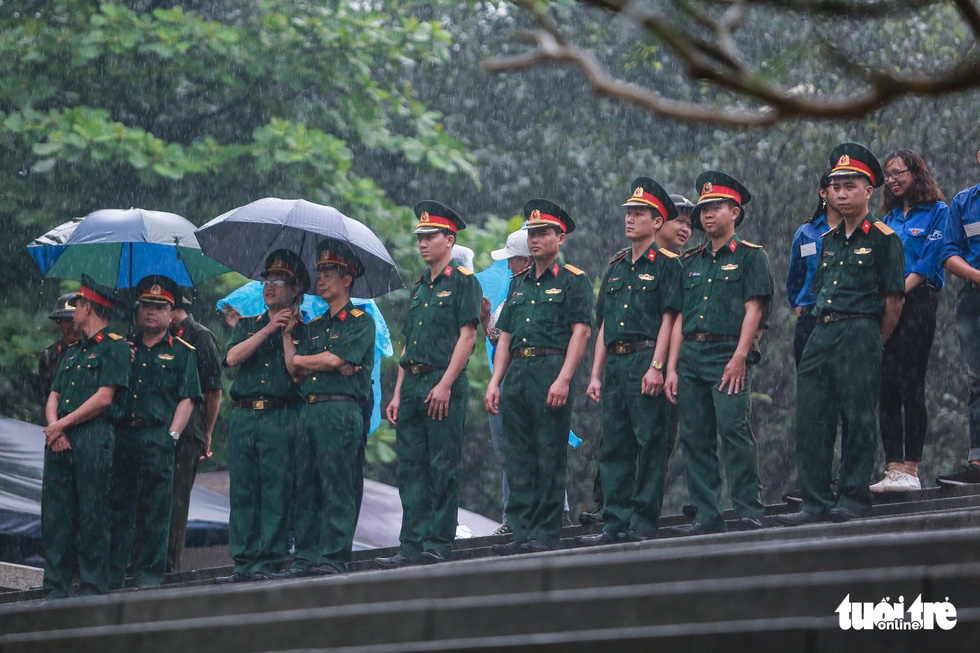 Thủ tướng cùng hàng vạn người dân dâng hương giỗ Tổ tại đền Hùng - Ảnh 16. Thủ tướng cùng hàng vạn người dân dâng hương giỗ Tổ tại đền Hùng - Ảnh 16.
