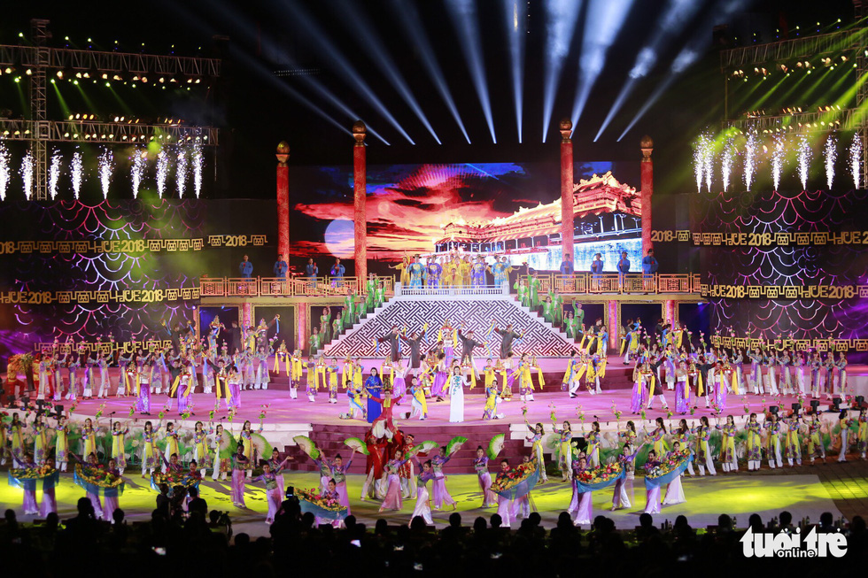 Festival Huế 2018 khai mạc: Năm châu hội tụ rộn ràng xứ Huế - Ảnh 2. Festival Huế 2018 khai mạc: Năm châu hội tụ rộn ràng xứ Huế - Ảnh 2.