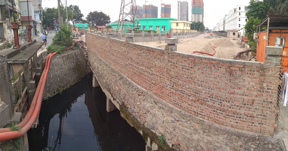 Dân sống khổ bên sông Cầu Đá đổi màu đen đặc - Ảnh 11. Dân sống khổ bên sông Cầu Đá đổi màu đen đặc - Ảnh 11.