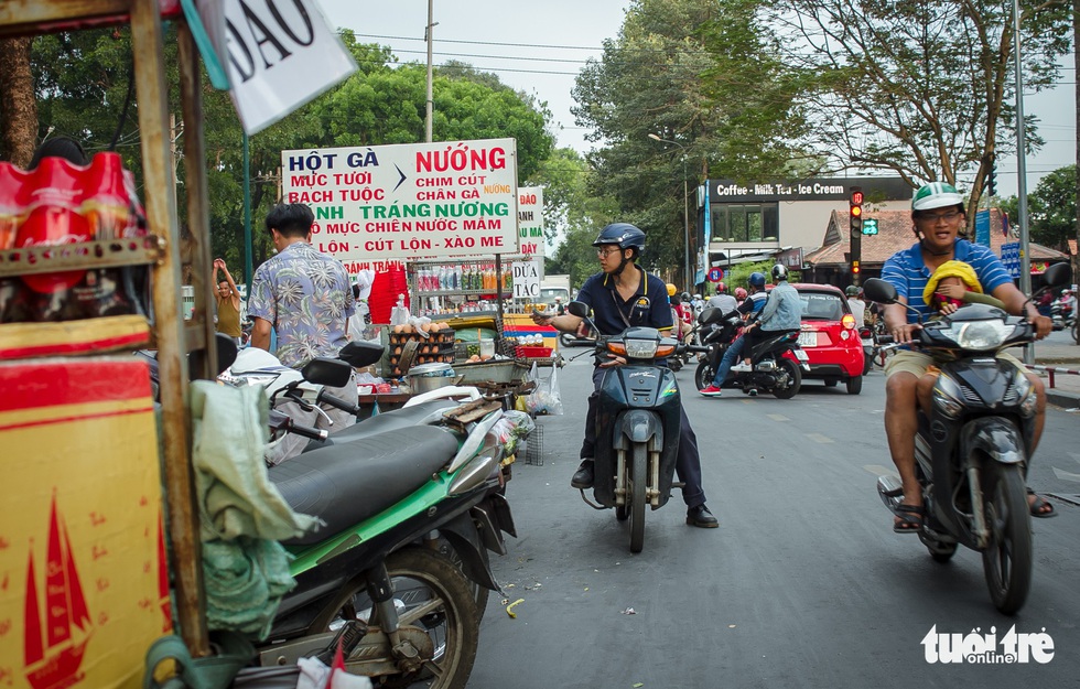 Những hình ảnh không tưởng ở công viên của TP.HCM - Ảnh 9.