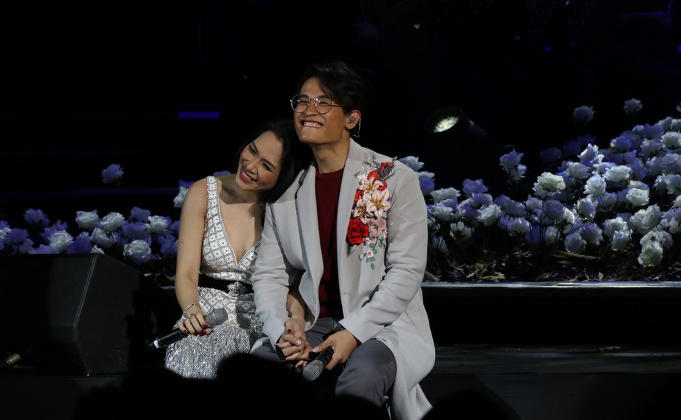 Đêm Romance và Hà Anh Tuấn lộn xộn thơm má Mỹ Tâm 4 lần - Ảnh 5. Đêm Romance và Hà Anh Tuấn lộn xộn thơm má Mỹ Tâm 4 lần - Ảnh 5.