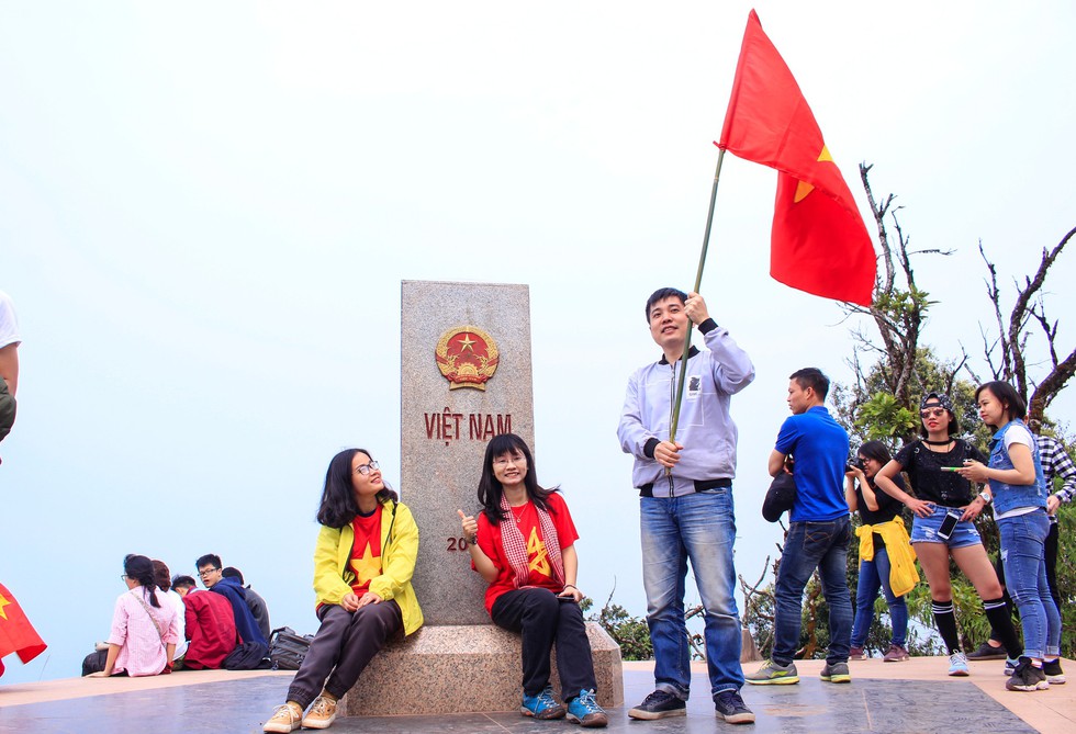 Chinh phục cực Tây Tổ quốc: đến nơi một con gà gáy ba nước cùng nghe - Ảnh 1. Chinh phục cực Tây Tổ quốc: đến nơi một con gà gáy ba nước cùng nghe - Ảnh 1.