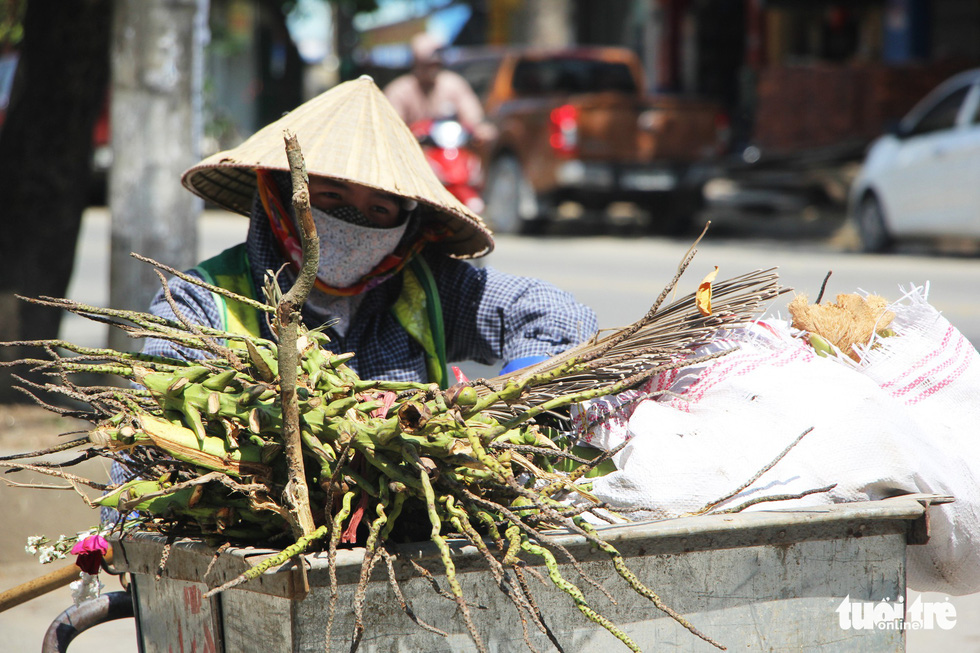 Người dân nhọc nhằn trong chảo lửa bỏng rát ở Nghệ An - Ảnh 5.