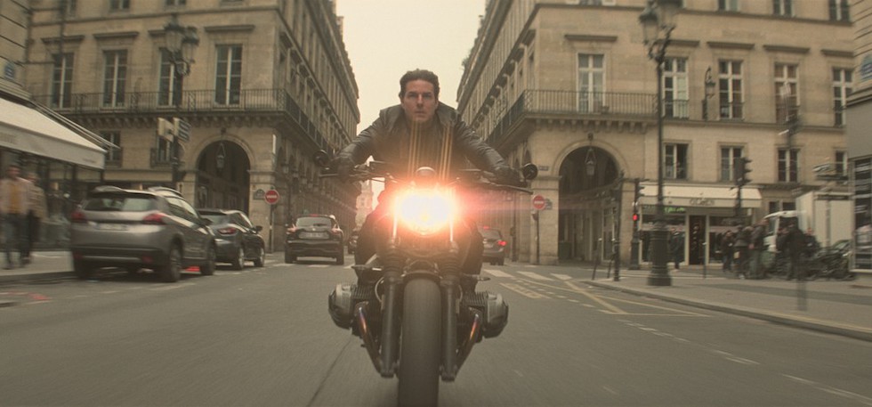 Tom Cruise U60 vẫn phong độ ngời ngời trong Nhiệm vụ bất khả thi 6 - Ảnh 10. Tom Cruise U60 vẫn phong độ ngời ngời trong Nhiệm vụ bất khả thi 6 - Ảnh 10.