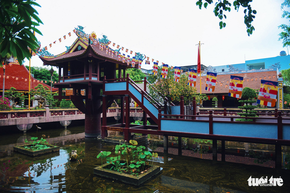 Mùa Phật Đản đi lễ chùa Một Cột tại Sài Gòn - Ảnh 4. Mùa Phật Đản đi lễ chùa Một Cột tại Sài Gòn - Ảnh 4.