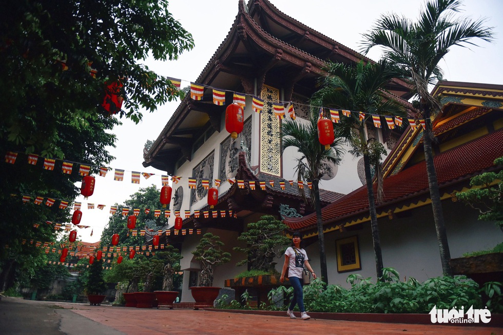 Mùa Phật Đản đi lễ chùa Một Cột tại Sài Gòn - Ảnh 13. Mùa Phật Đản đi lễ chùa Một Cột tại Sài Gòn - Ảnh 13.