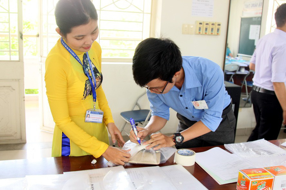 Căng thẳng như... coi thi THPT quốc gia - Ảnh 4. Căng thẳng như... coi thi THPT quốc gia - Ảnh 4.