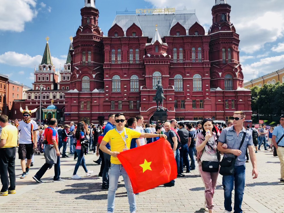 Theo chân chàng trai Việt tận hưởng không khí World Cup 2018 - Ảnh 1. Theo chân chàng trai Việt tận hưởng không khí World Cup 2018 - Ảnh 1.