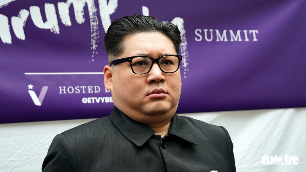 Gặp gỡ ‘bản sao’ của ông Kim Jong Un tại Singapore - Ảnh 9.