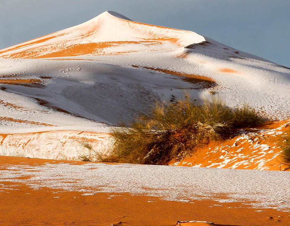 Chuyện khó tin: tuyết rơi phủ trắng sa mạc Sahara - Ảnh 7. Chuyện khó tin: tuyết rơi phủ trắng sa mạc Sahara - Ảnh 7.