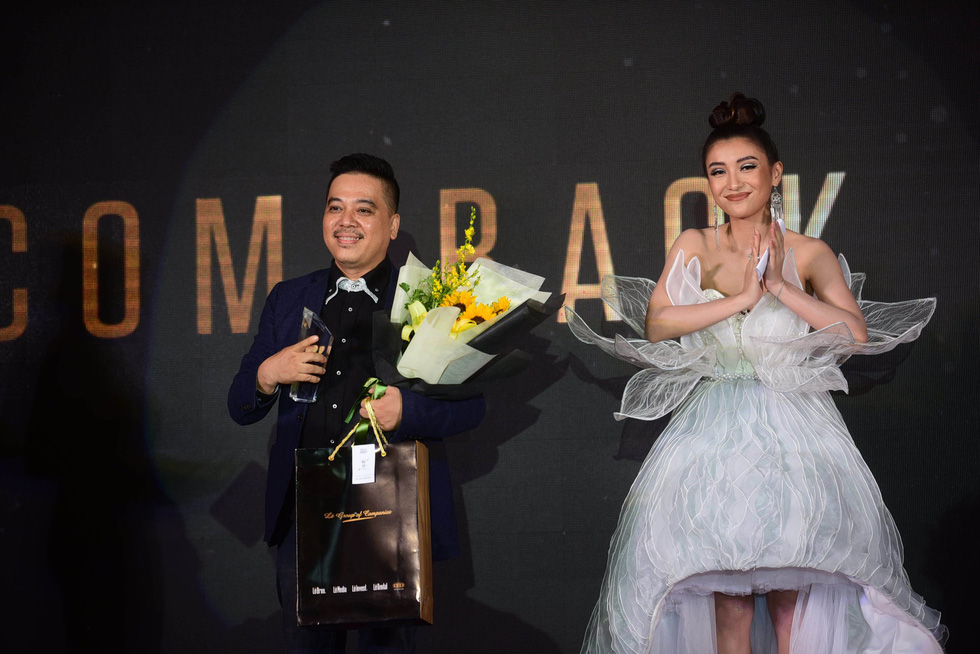 Hữu Châu - người đàn ông biểu tượng của năm 2017 - Ảnh 4. Hữu Châu - người đàn ông biểu tượng của năm 2017 - Ảnh 4.