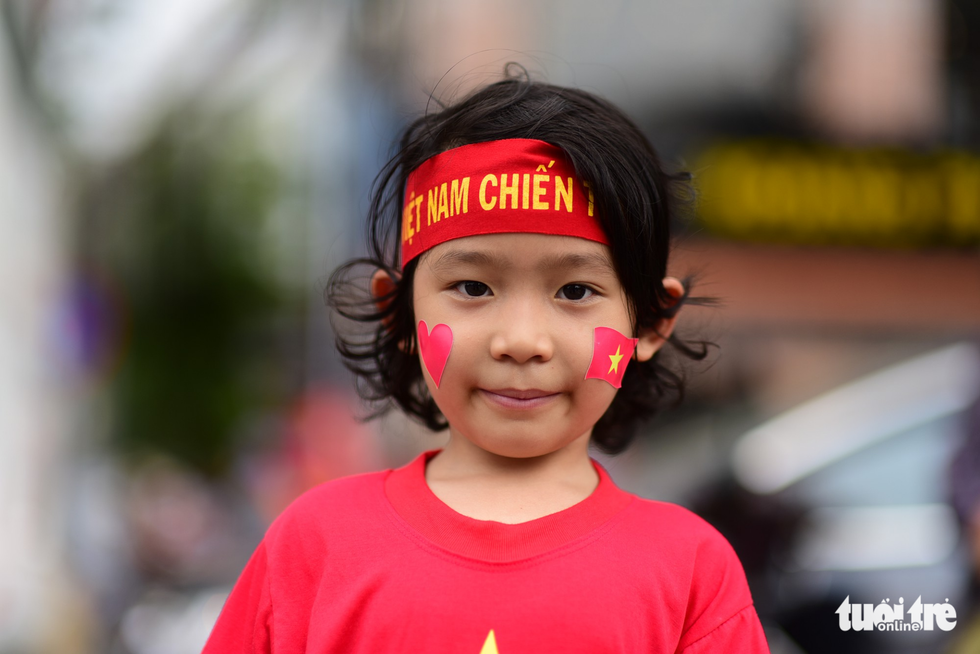 Phố đi bộ Nguyễn Huệ sẵn sàng cho trận chung kết - Ảnh 1.