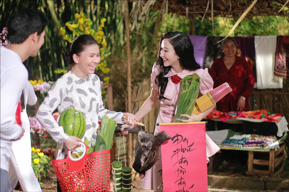 Quán quân Tình Bolero 2017 Hà Thu tung MV Xuân đẹp làm sao - Ảnh 8. Quán quân Tình Bolero 2017 Hà Thu tung MV Xuân đẹp làm sao - Ảnh 8.