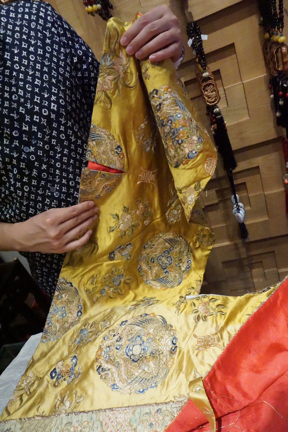 Chiếc áo của đức Từ Cung - mẹ vua Bảo Đại - từ Pháp trở về - Ảnh 11. Chiếc áo của đức Từ Cung - mẹ vua Bảo Đại - từ Pháp trở về - Ảnh 11.