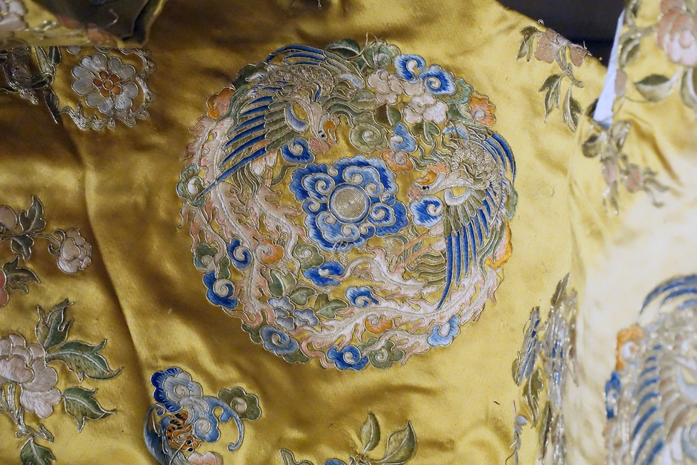 Chiếc áo của đức Từ Cung - mẹ vua Bảo Đại - từ Pháp trở về - Ảnh 10.