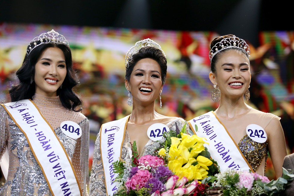 Ngắm nhan sắc tân hoa hậu HHen Niê qua các vòng thi - Ảnh 16. Ngắm nhan sắc tân hoa hậu HHen Niê qua các vòng thi - Ảnh 16.