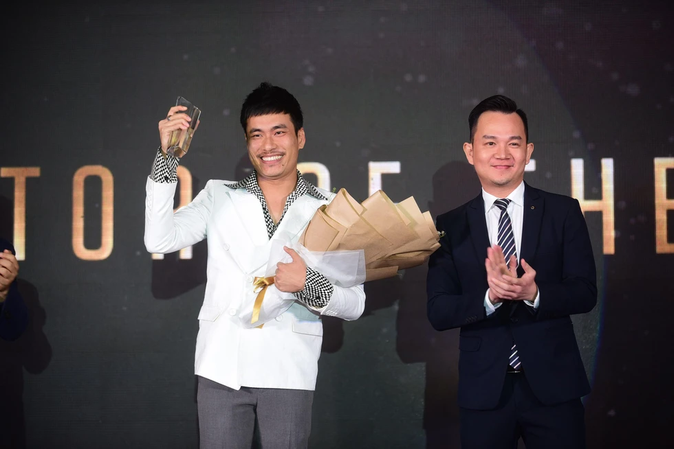 Hữu Châu - người đàn ông biểu tượng của năm 2017 - Ảnh 5. Hữu Châu - người đàn ông biểu tượng của năm 2017 - Ảnh 5.