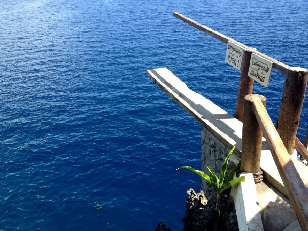 Nhảy xuống biển từ vách đá tại đảo thiên đường Philippines - Ảnh 7.