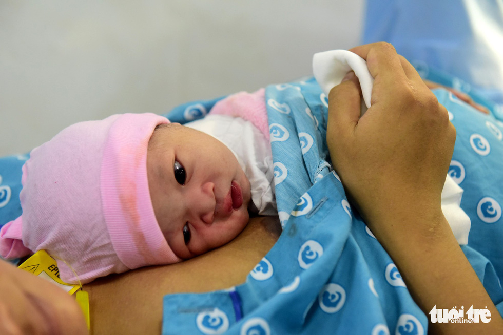 4 bé chào đời đúng thời khắc giao thừa ở TP.HCM - Ảnh 7.