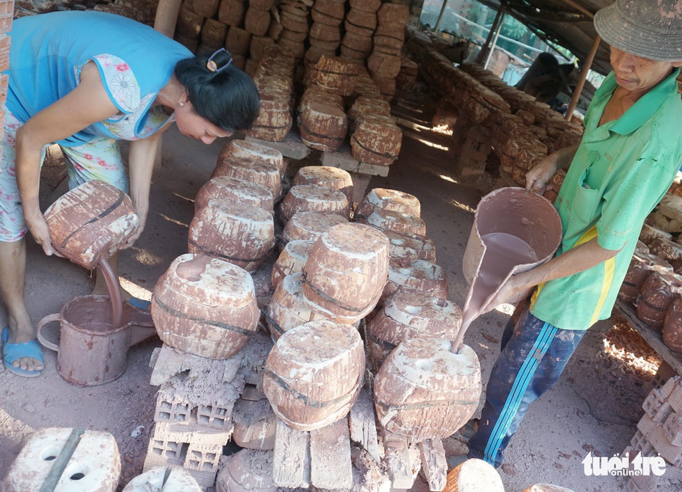 Ngạc nhiên với nghề làm heo đất cho mùa Tết Nguyên đán - Ảnh 4. Ngạc nhiên với nghề làm heo đất cho mùa Tết Nguyên đán - Ảnh 4.