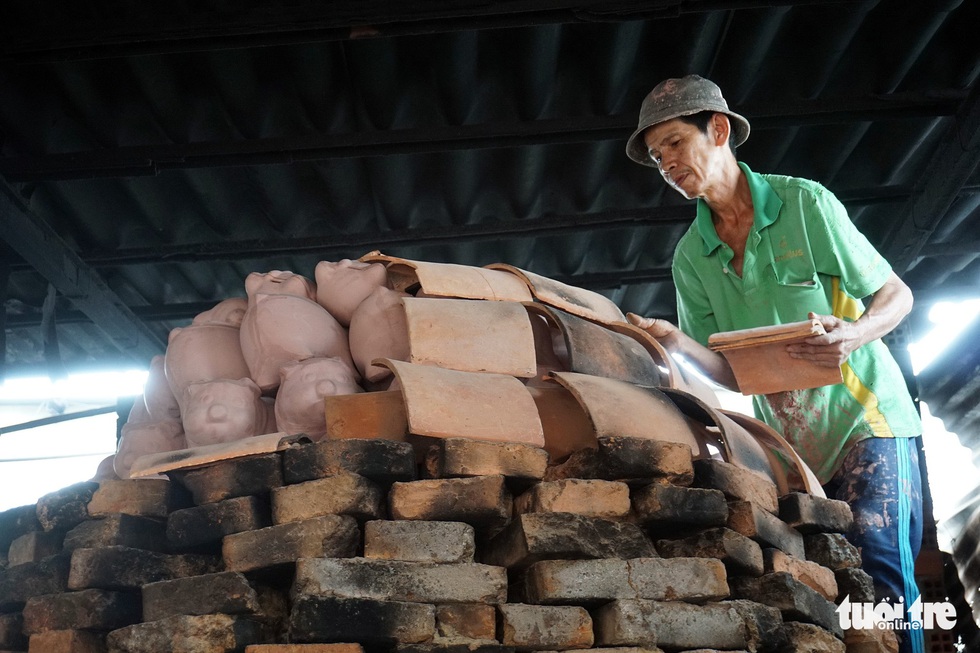 Ngạc nhiên với nghề làm heo đất cho mùa Tết Nguyên đán - Ảnh 9. Ngạc nhiên với nghề làm heo đất cho mùa Tết Nguyên đán - Ảnh 9.