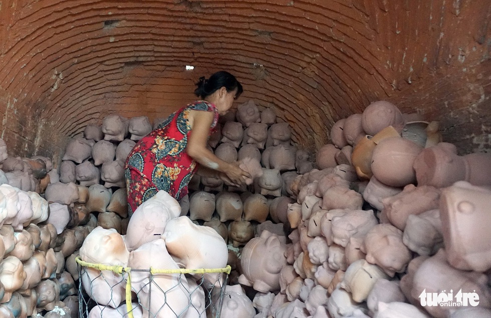 Ngạc nhiên với nghề làm heo đất cho mùa Tết Nguyên đán - Ảnh 11. Ngạc nhiên với nghề làm heo đất cho mùa Tết Nguyên đán - Ảnh 11.